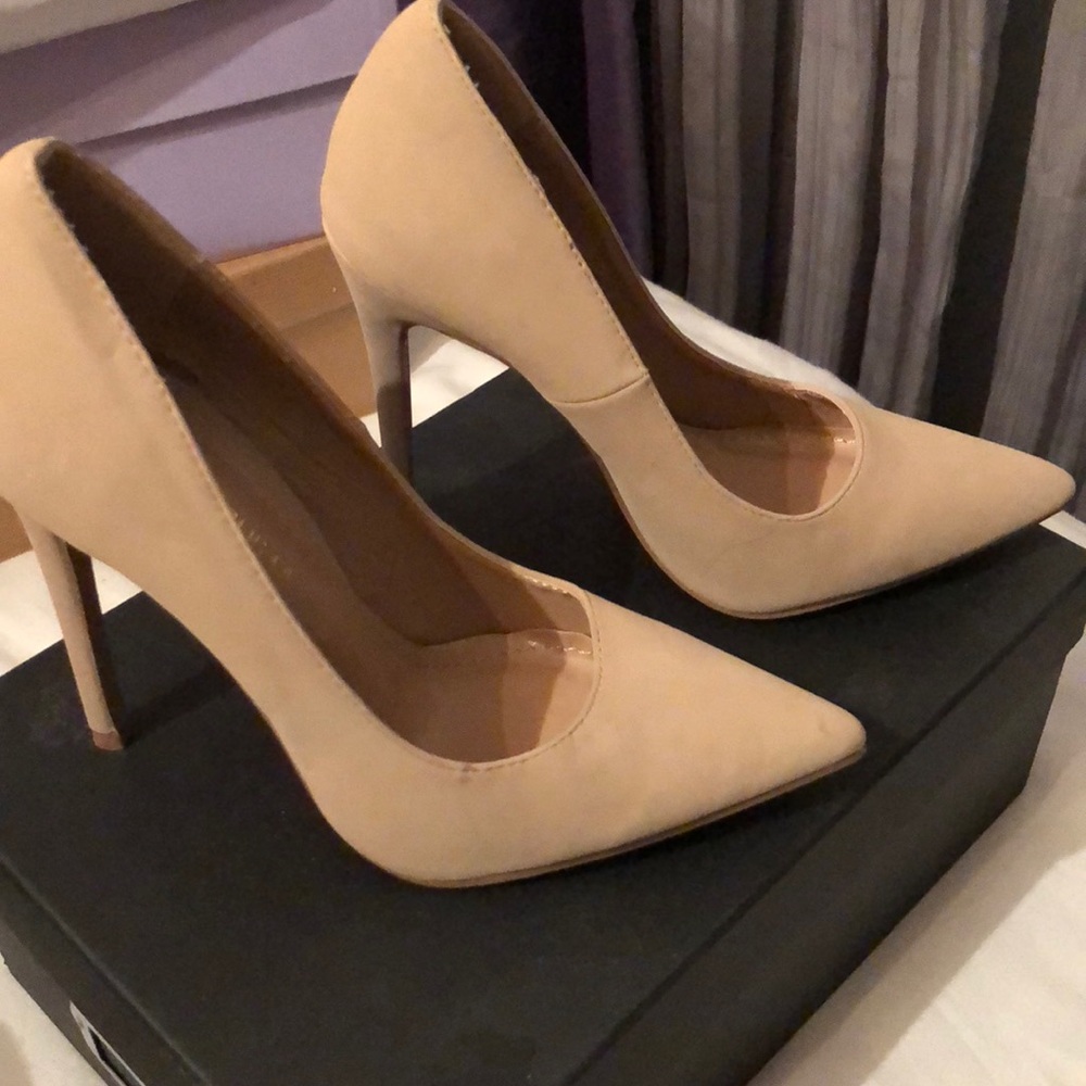 Nude suede pointy pumps